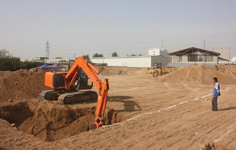兰州挖掘机培训学习挖掘机0元送学挖掘机维修了